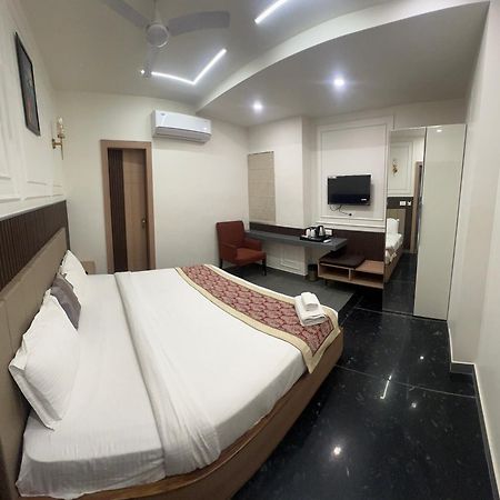 Anaya Retreat Hotel Варанаси Екстериор снимка