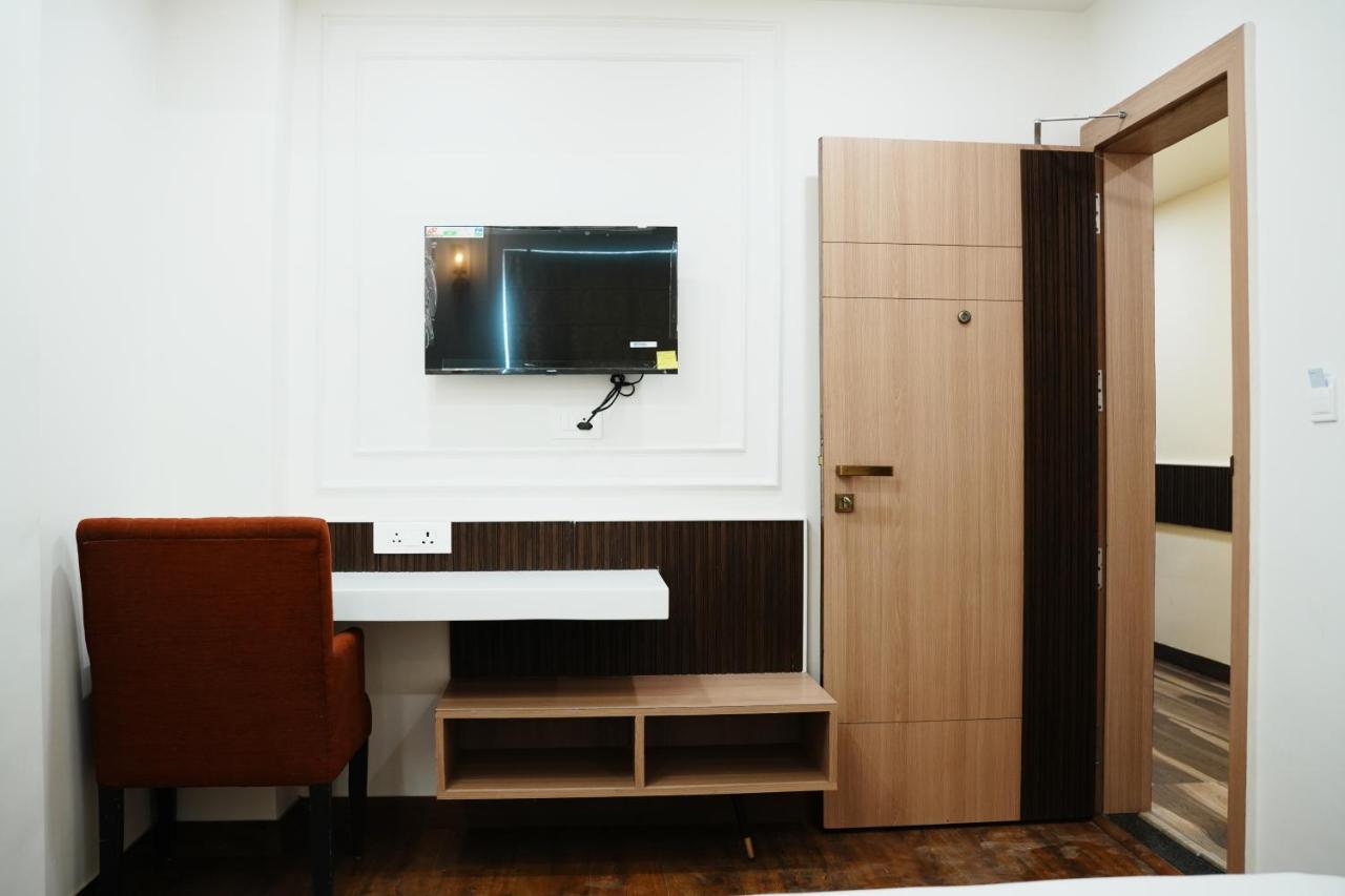 Anaya Retreat Hotel Варанаси Екстериор снимка