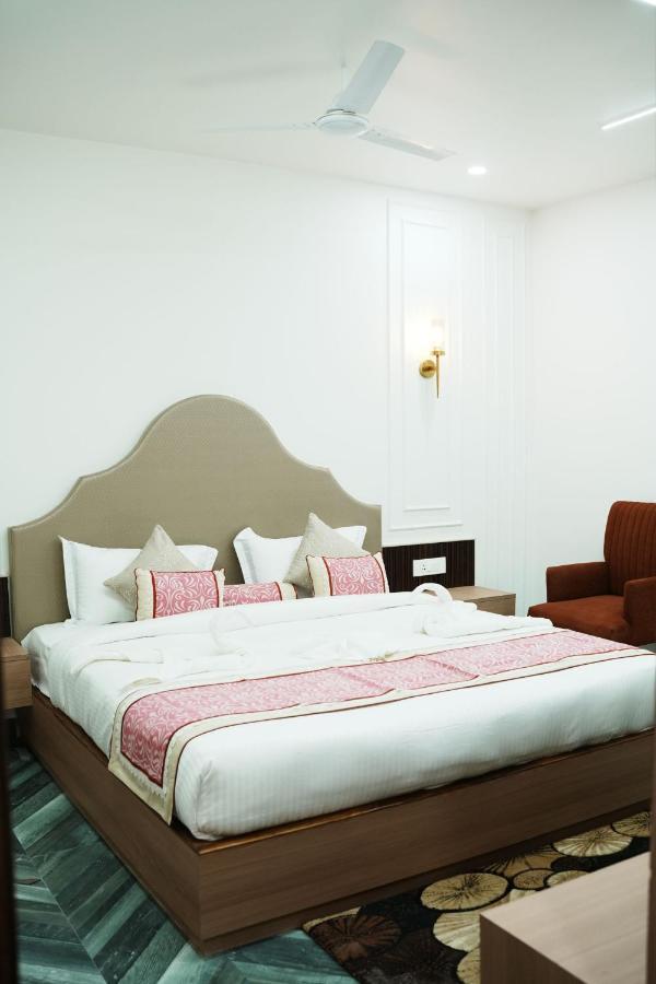Anaya Retreat Hotel Варанаси Екстериор снимка