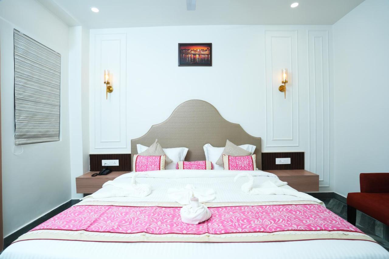 Anaya Retreat Hotel Варанаси Екстериор снимка