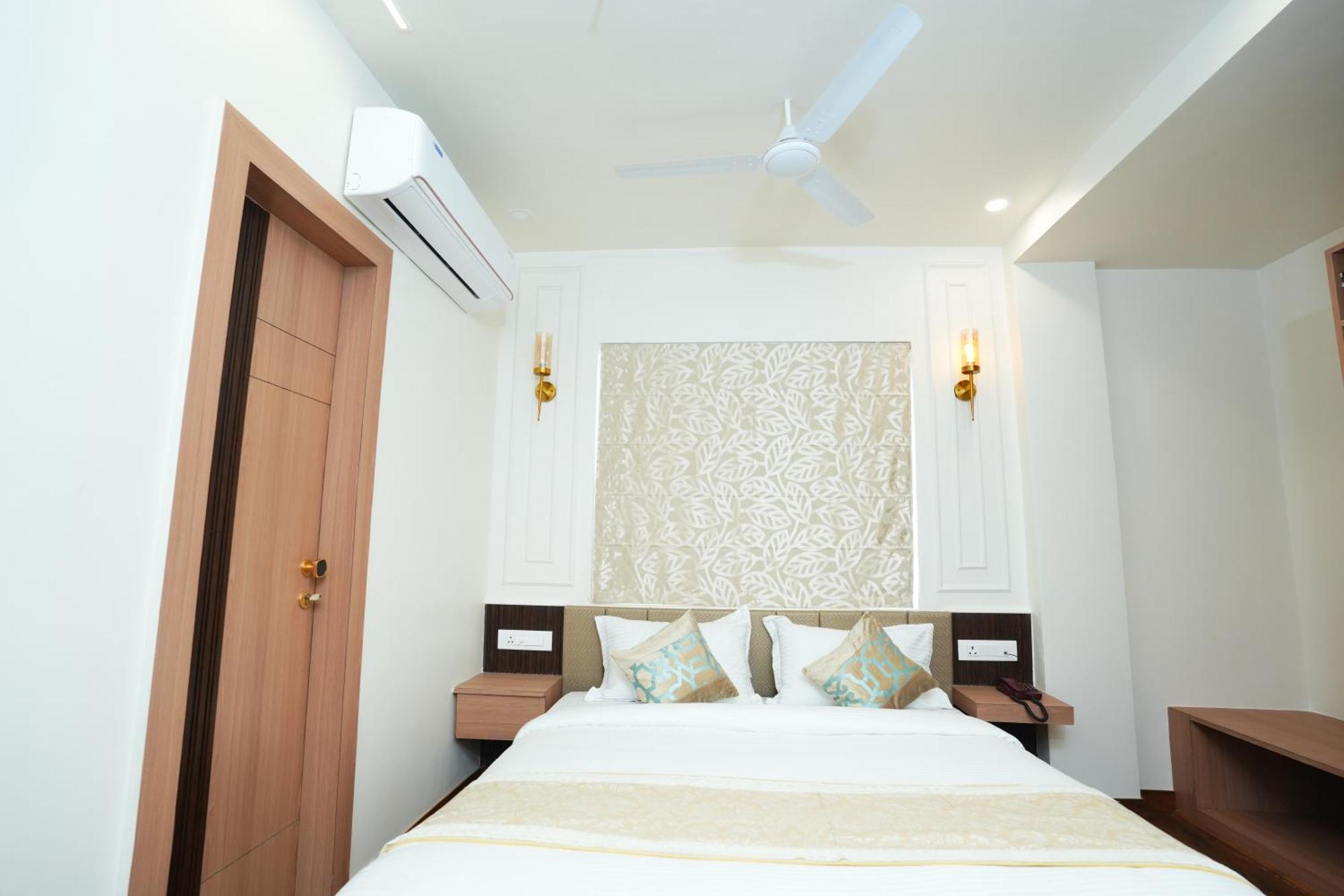 Anaya Retreat Hotel Варанаси Екстериор снимка