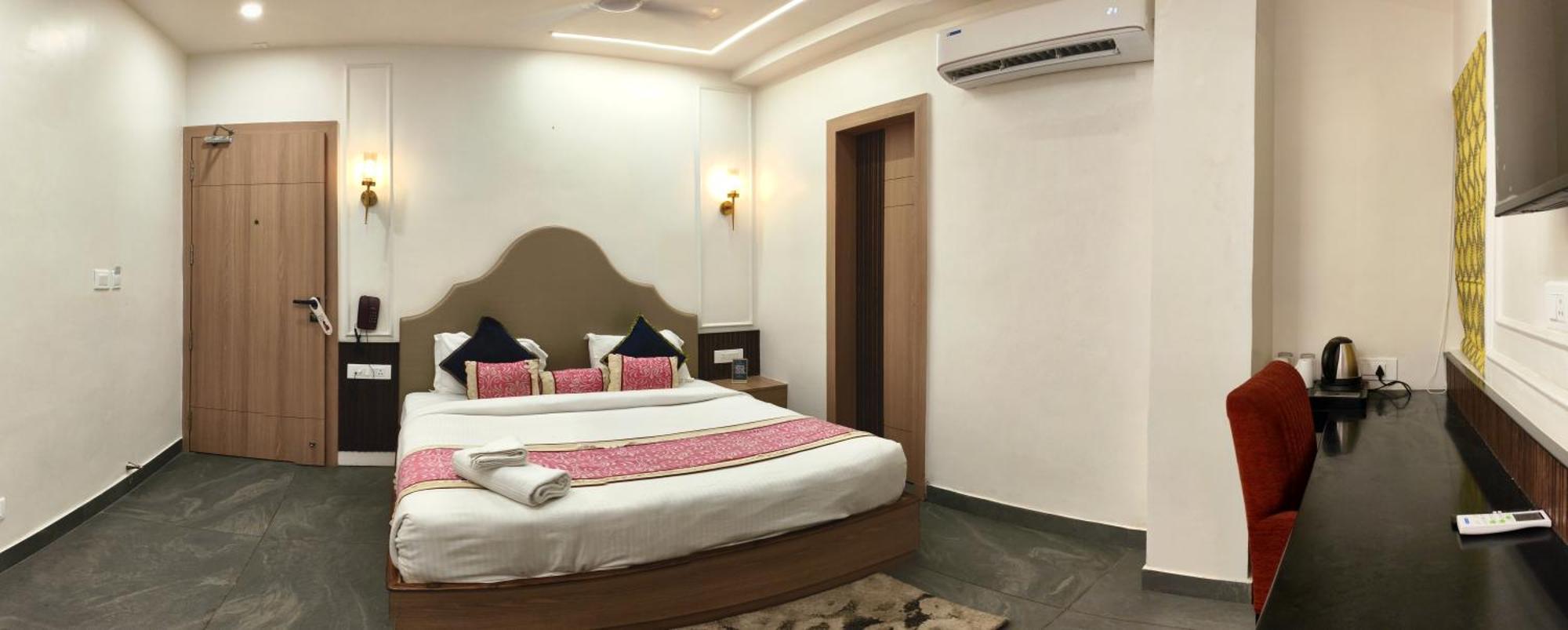 Anaya Retreat Hotel Варанаси Екстериор снимка