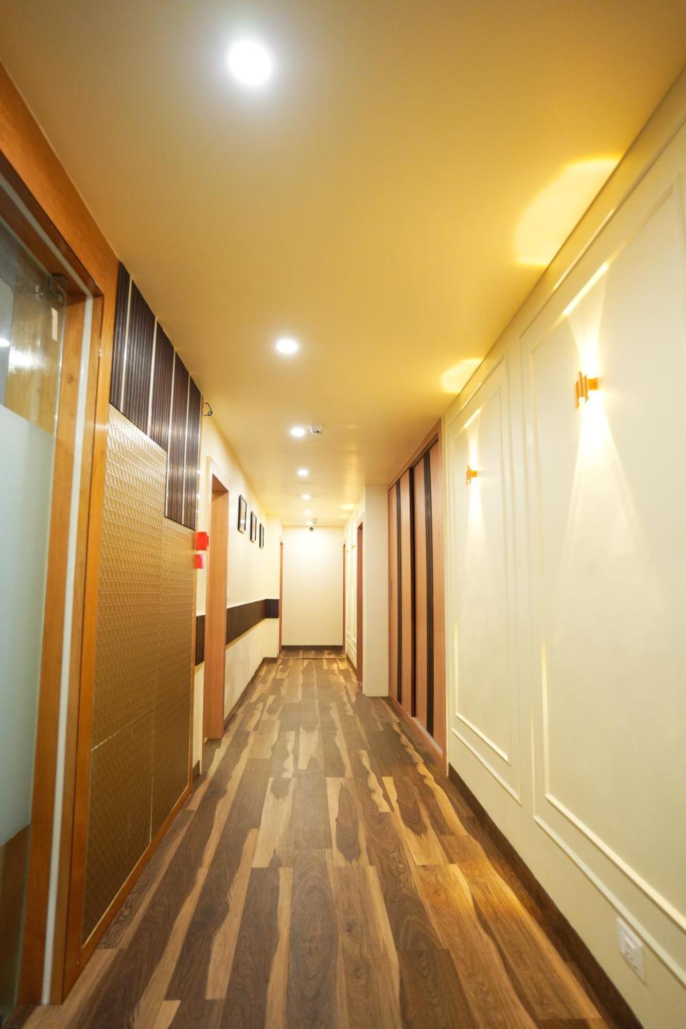 Anaya Retreat Hotel Варанаси Екстериор снимка