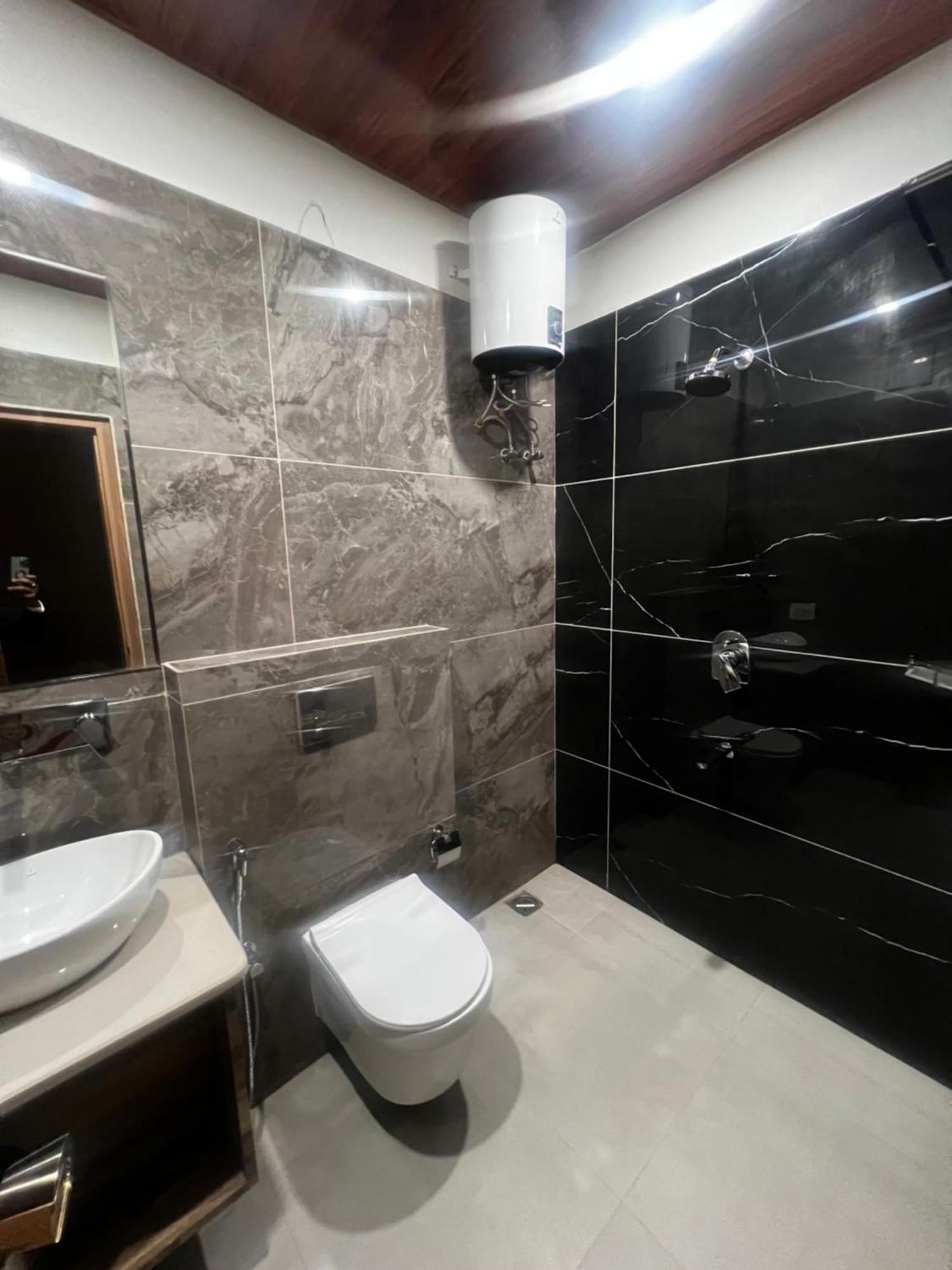 Anaya Retreat Hotel Варанаси Екстериор снимка