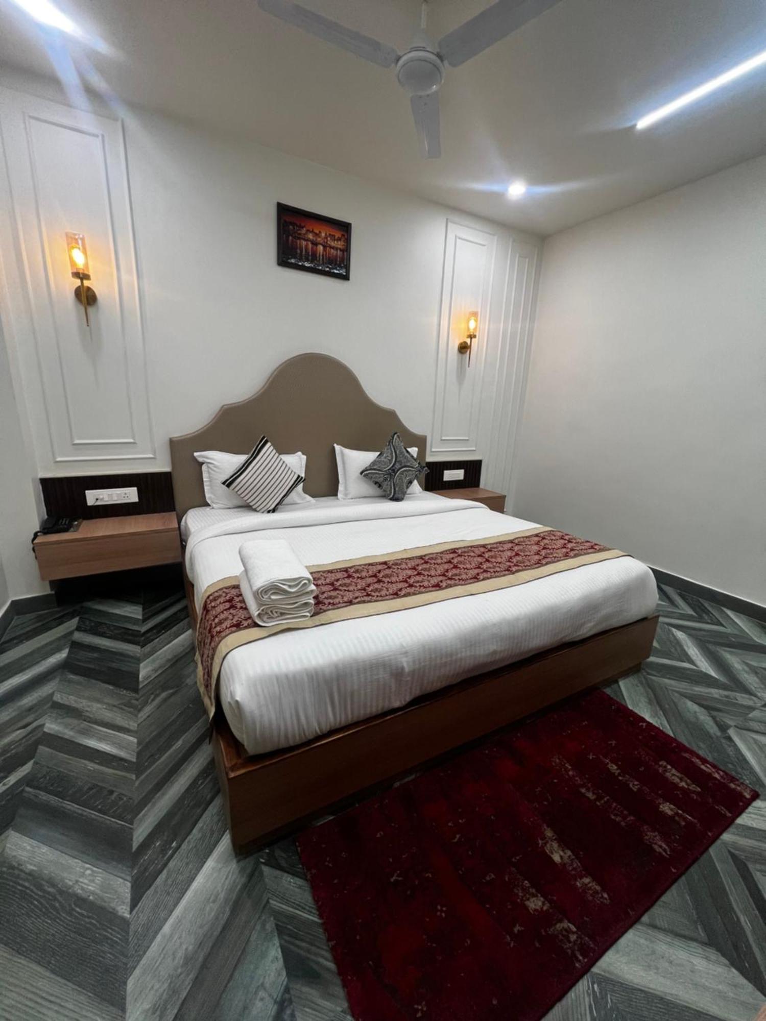 Anaya Retreat Hotel Варанаси Екстериор снимка