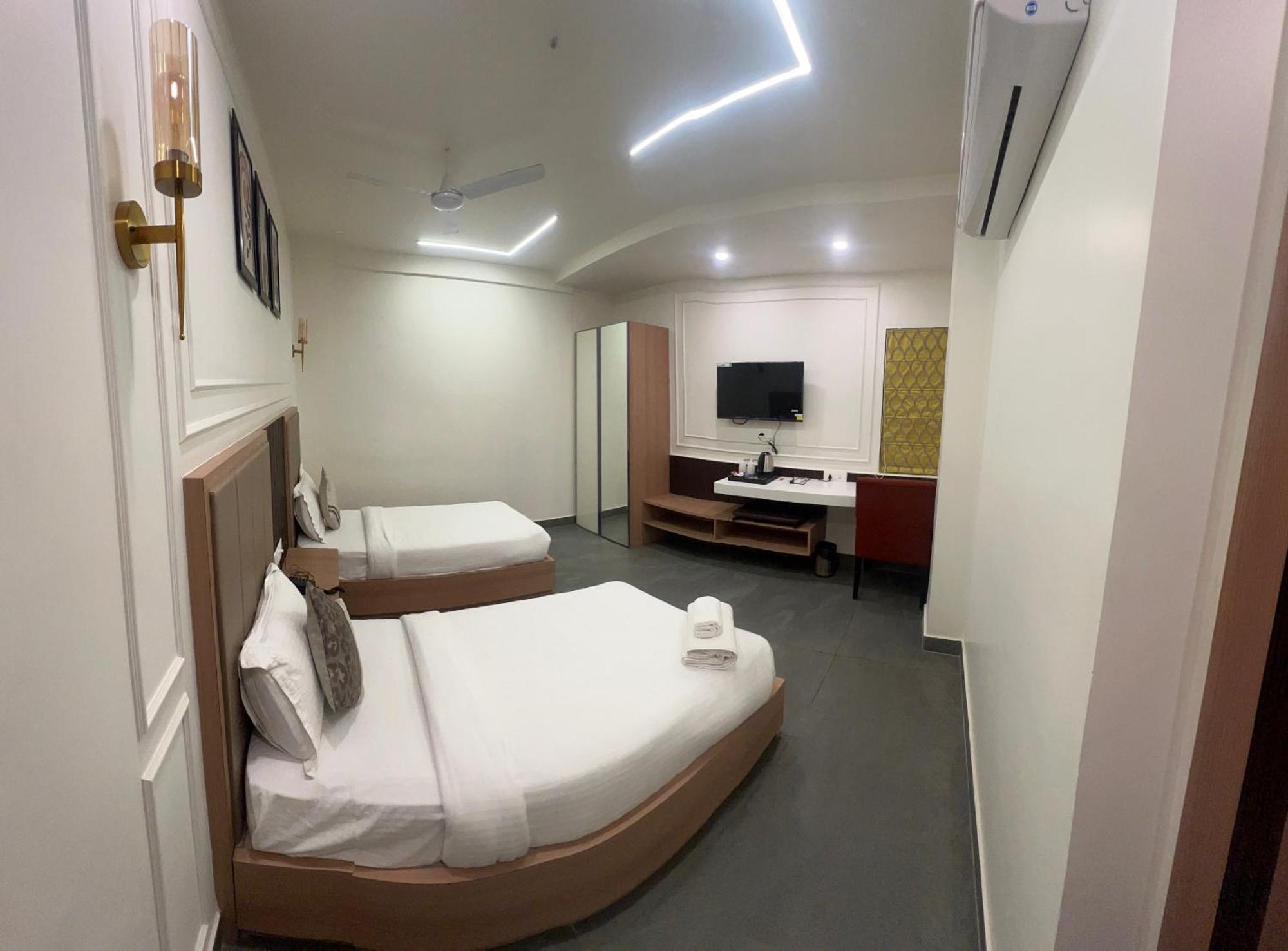Anaya Retreat Hotel Варанаси Екстериор снимка